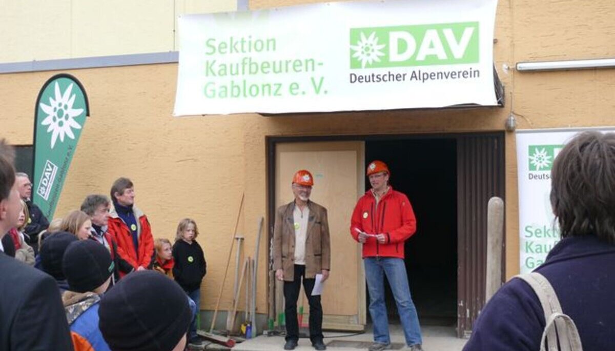 Spatenstich am 29.04.2009 | © DAV Kaufbeuren-Gablonz Spatenstich am 29.04.2009 | © DAV Kaufbeuren-Gablonz