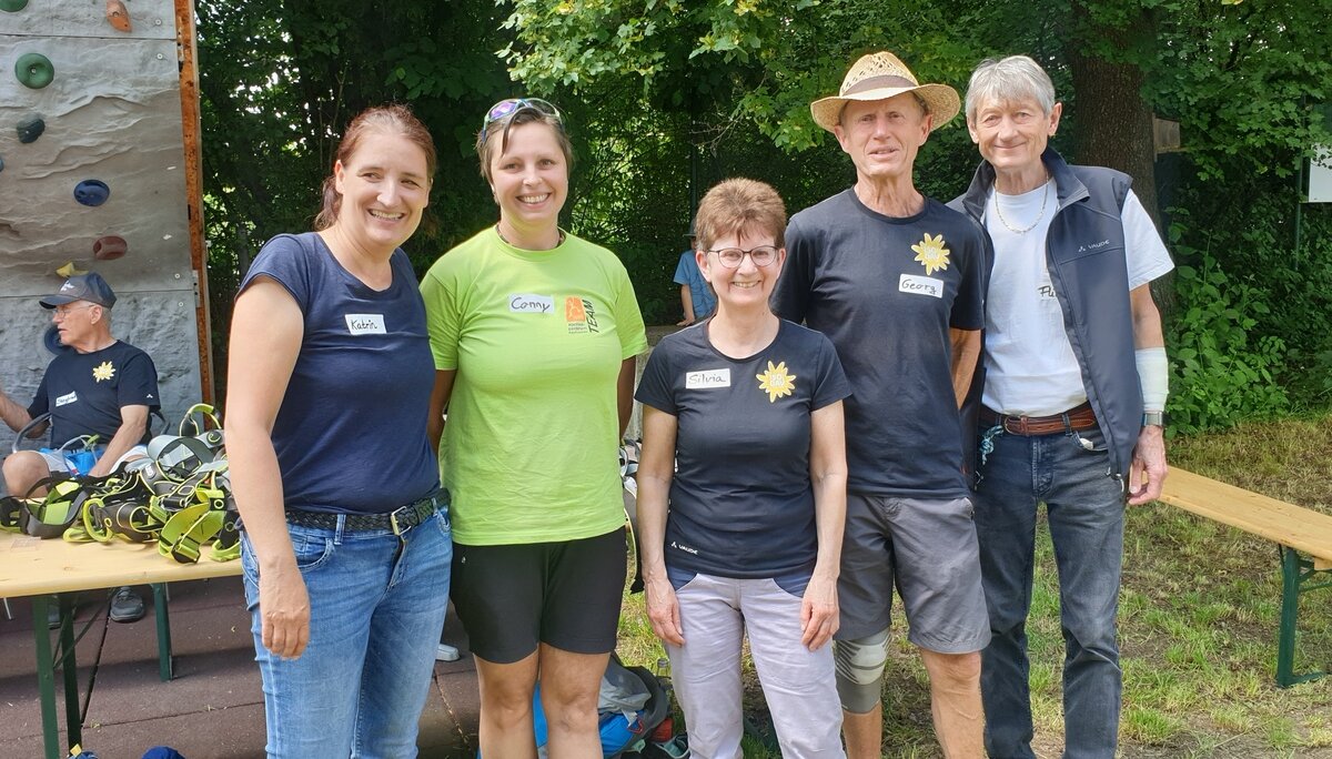 Einige der fleißigen Kletterbetreuer | © DAV/Helga Obermüller Einige der fleißigen Kletterbetreuer | © DAV/Helga Obermüller