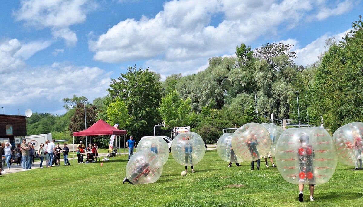 Bubble Soccer wurde vom Stadtjugendring angeboten | © DAV/Barbara Löffler Bubble Soccer wurde vom Stadtjugendring angeboten | © DAV/Barbara Löffler