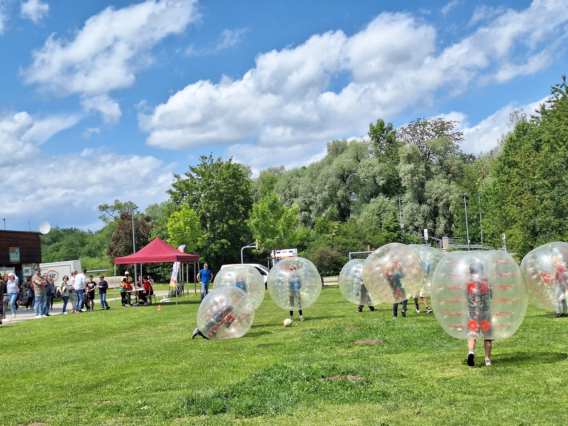 Bubble Soccer wurde vom Stadtjugendring angeboten | © DAV/Barbara Löffler