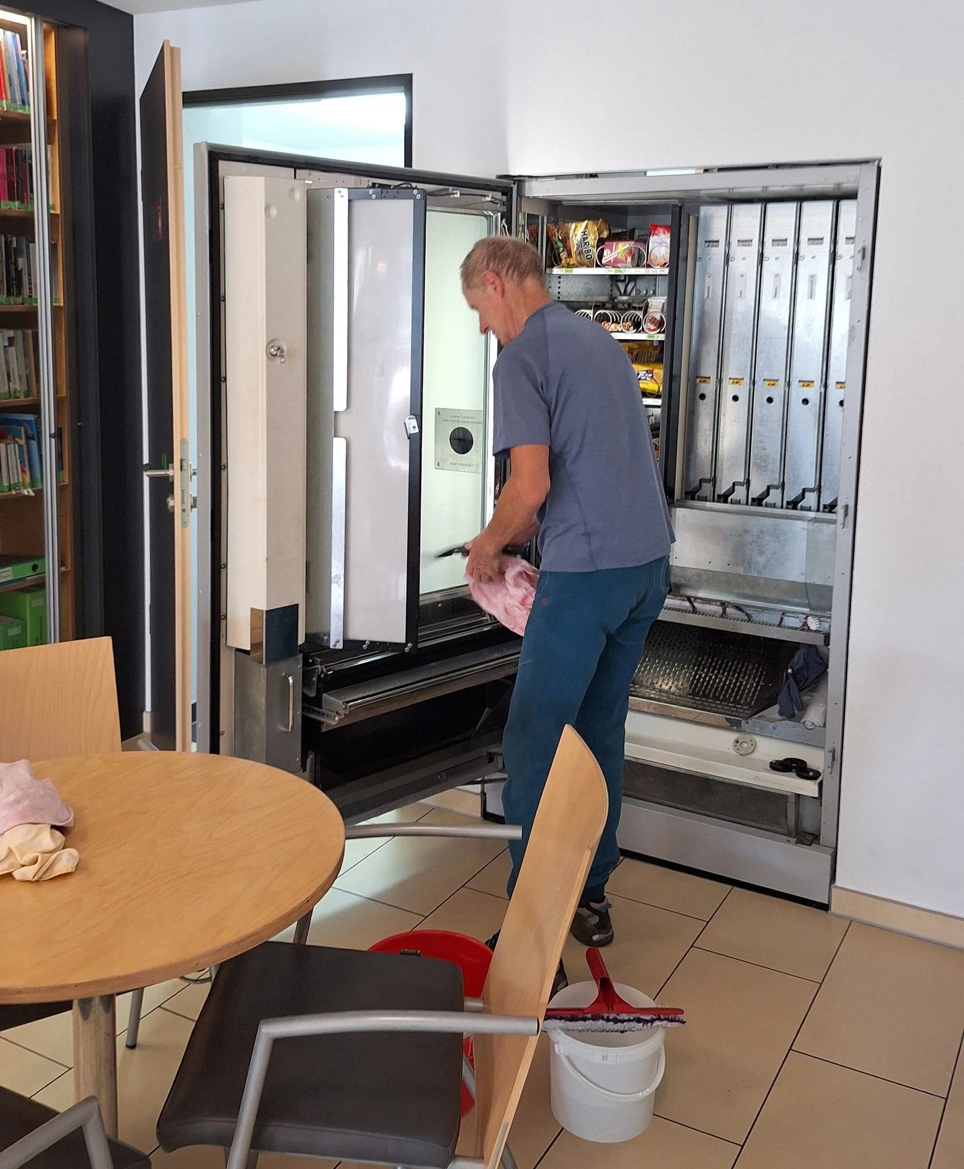 Fleißige Helferinnen und Helfer sorgen für klare Sicht | © DAV/Ulrich Beer