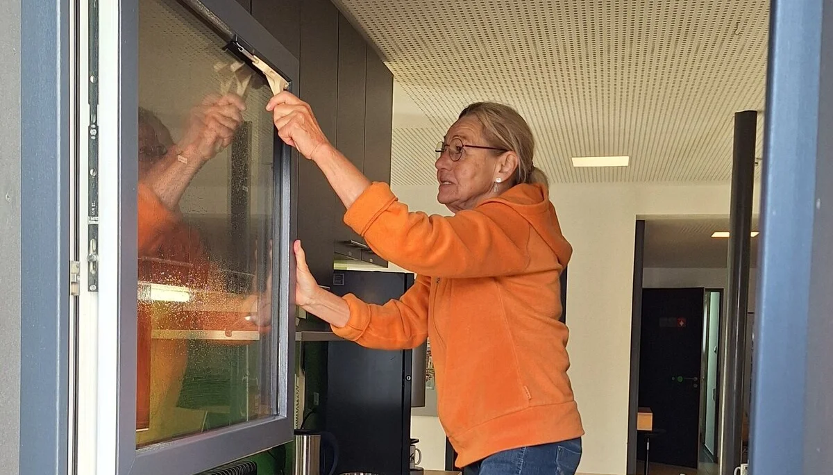 Fleißige Helferinnen und Helfer sorgen für klare Sicht | © DAV/Ulrich Beer