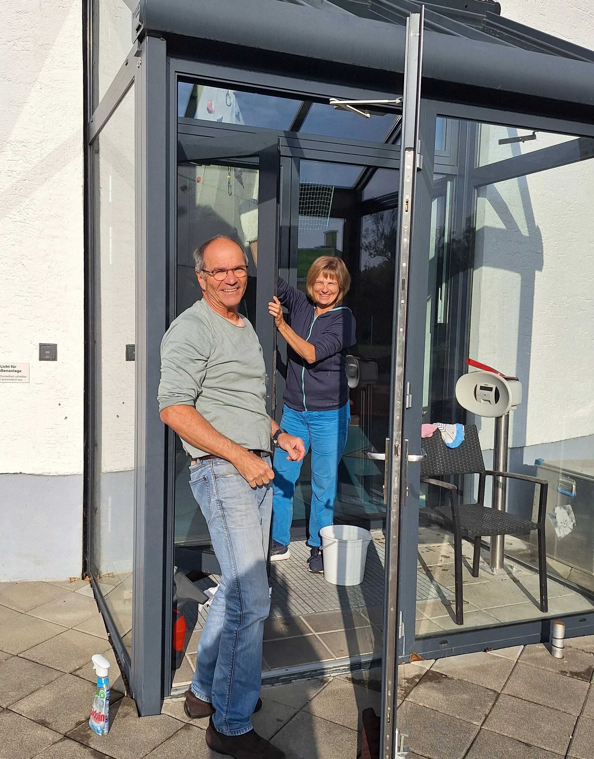 Fleißige Helferinnen und Helfer sorgen für klare Sicht | © DAV/Ulrich Beer