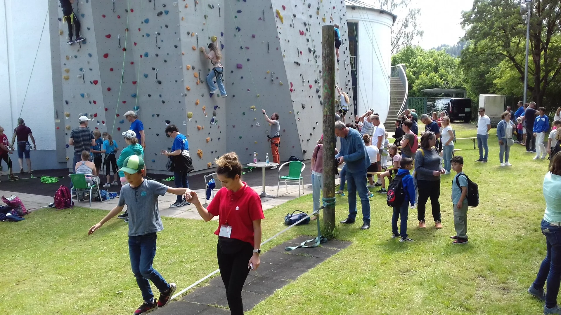Auf der Slackline wurde die Geschicklichkeit getestet | © DAV/Margaretha Jehle