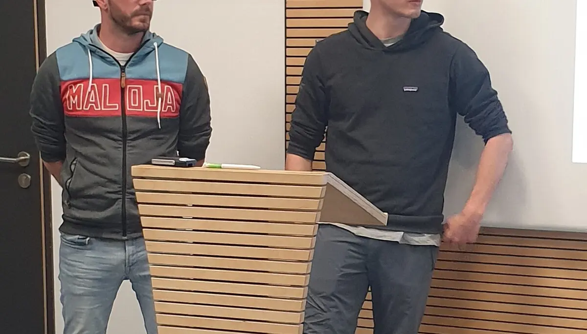 Florian und Matthias stellen den Antrag vor | © DAV/Helga Obermüller