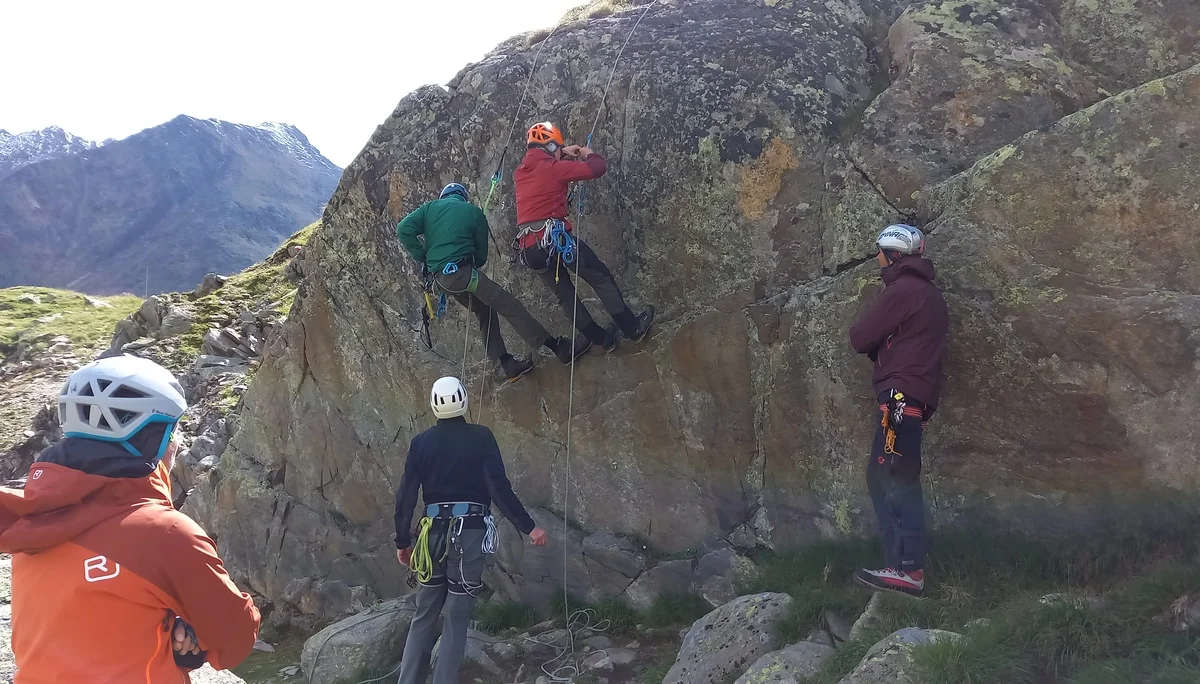 Übungstechniken - Spaltenbergungstechnik, Selbstrettung | © DAV/Martin Hecht