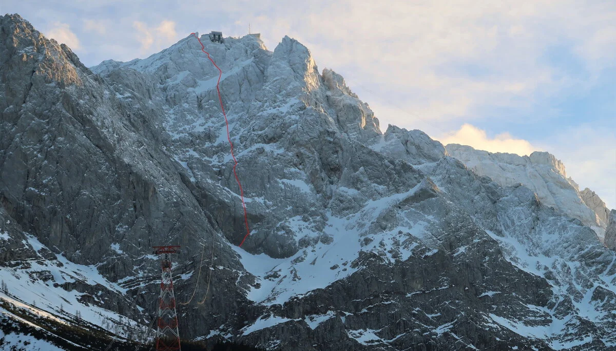 Die Zugspitze Nordwand mit der Linie der Superdirekten Nordwand | © Fritz Miller