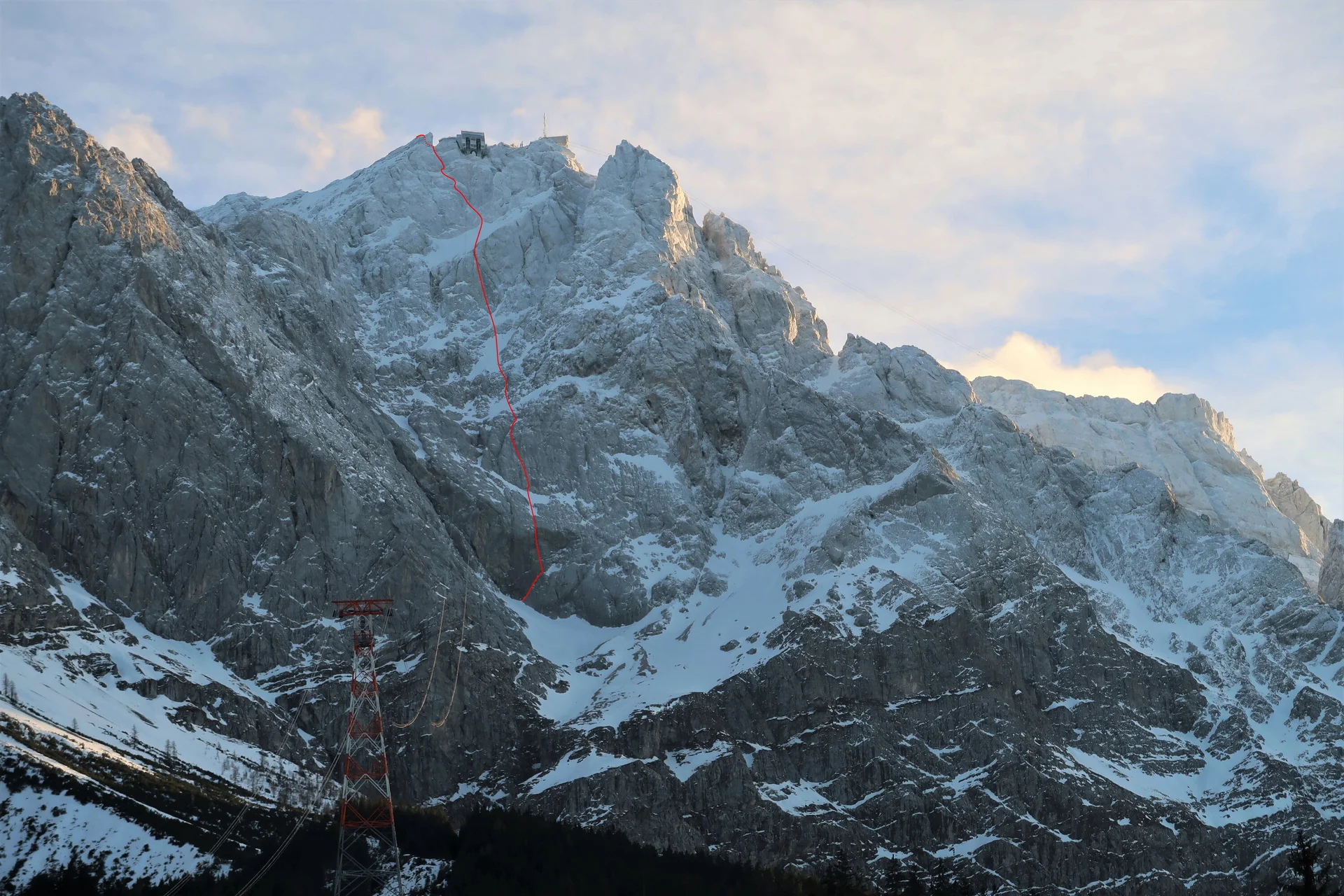 Die Zugspitze Nordwand mit der Linie der Superdirekten Nordwand | © Fritz Miller