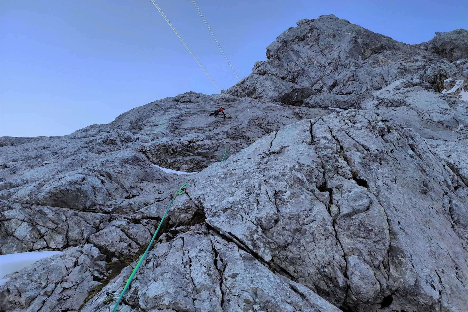 Die erste Seillänge des Plattenpfeilers | © Michaela Schuster