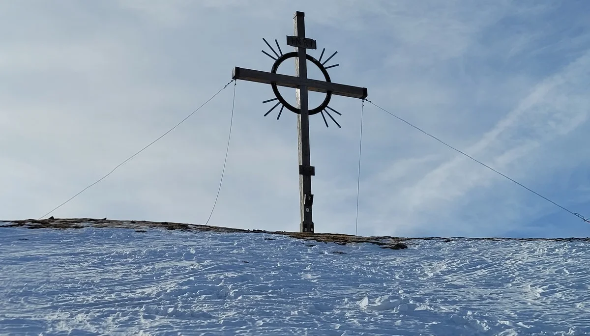 Bild 2 - Gipfelkreuz Sattelberg | © DAV/Werner Ottner