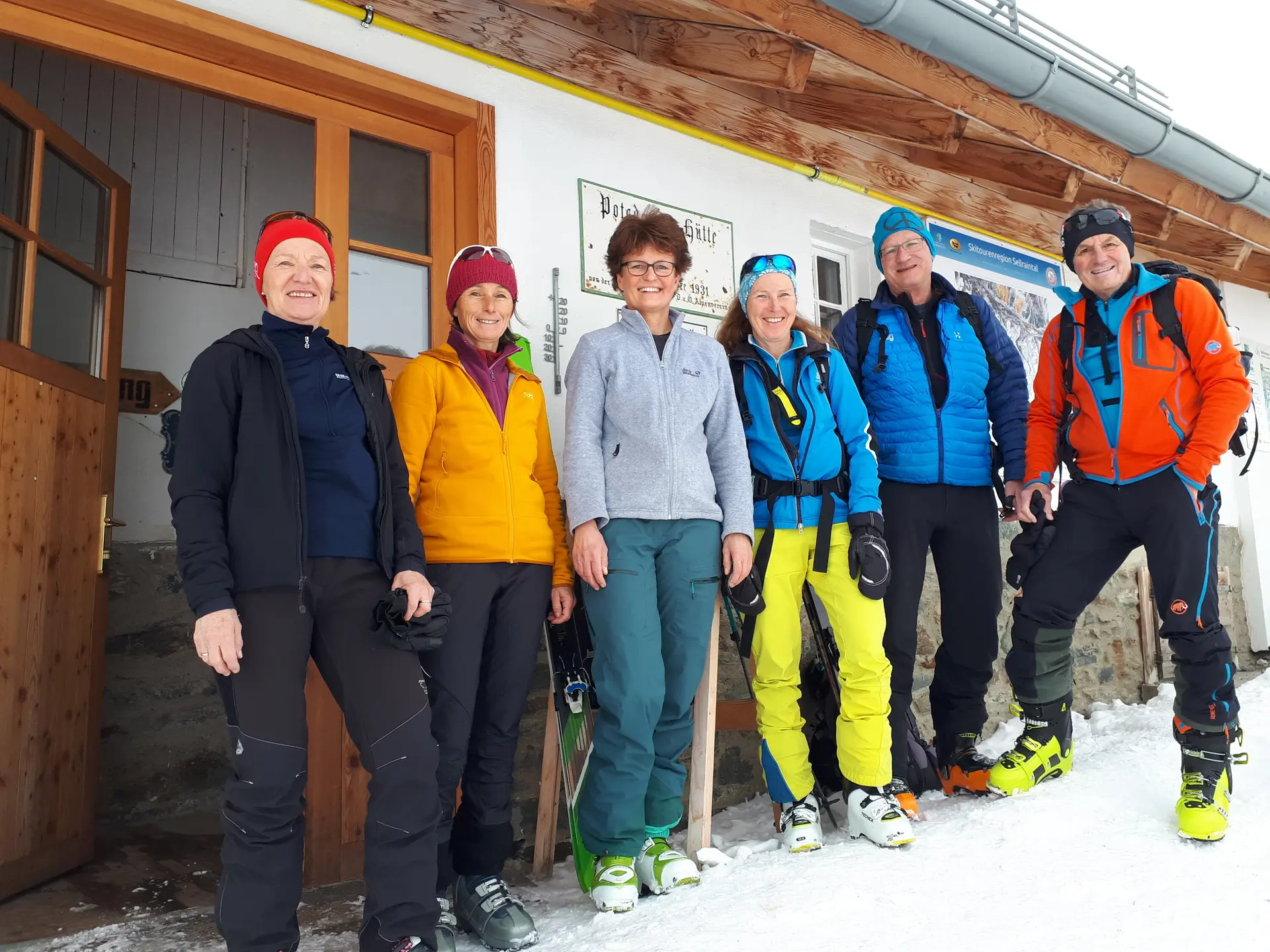 Vor der gemütlichen Potsdamer Hütte | © Wolfgang Zenkner
