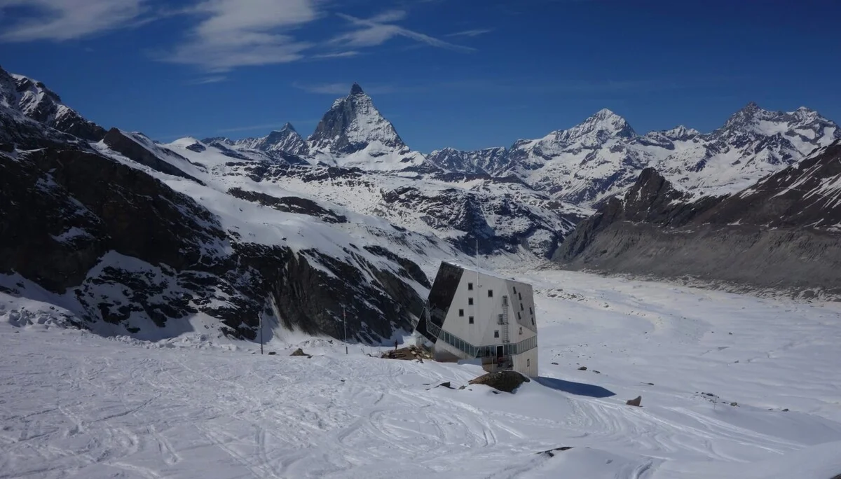 Monte-Rosa-Hütte mit Blick aufs Matterhorn | © DAV/Dr. Ralf Ebner