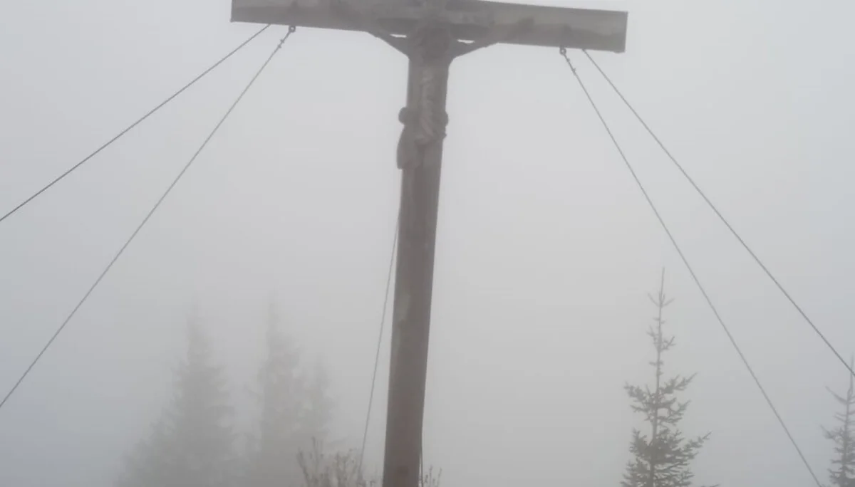 Immenstädter Horn - Gipfelkreuz im Nebel | © Birgit Baumer-Waltersdorf