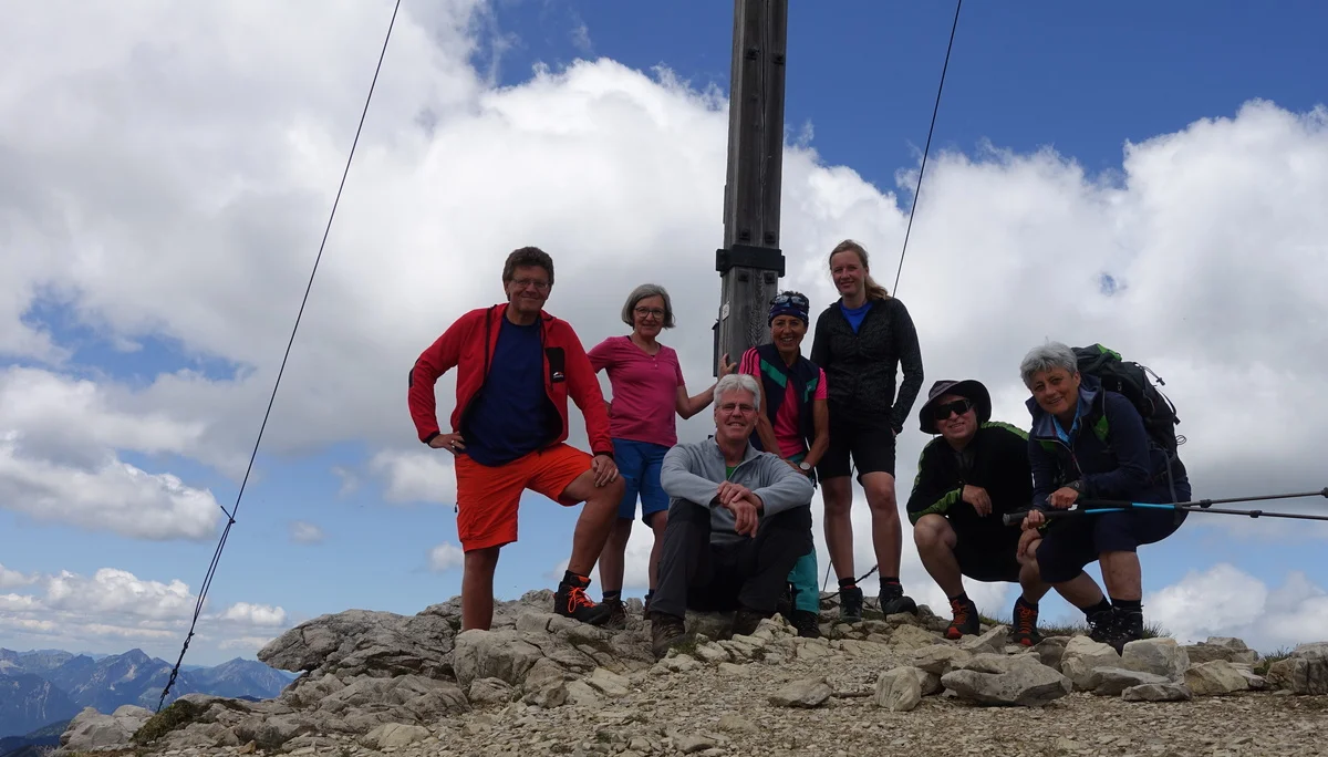 Gipfelfoto - v.l.n.r. - Peter, Marianne, Hans, Helga, Angela, Max, Susanne | © DAV/Hans Durst