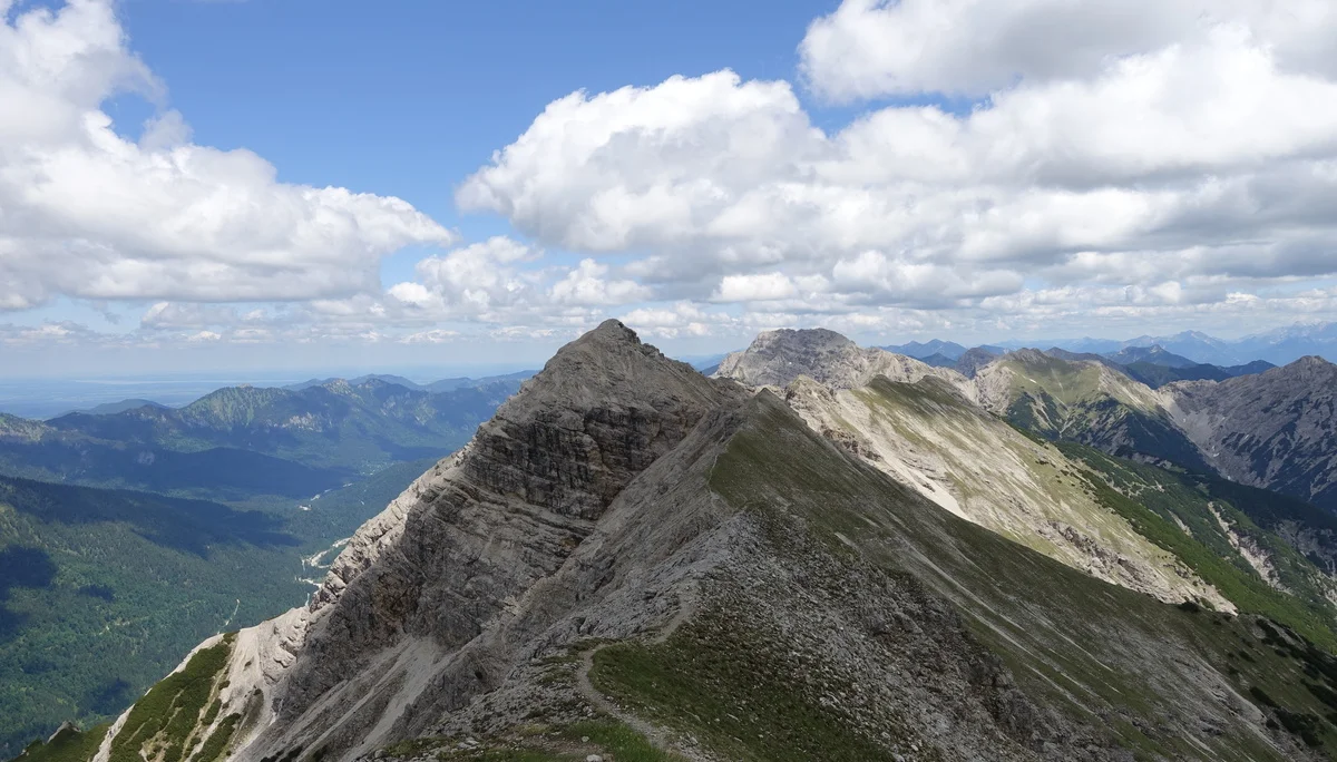 Im Hintergrund - Geierkopf Hauptgipfel | © DAV/Hans Durst