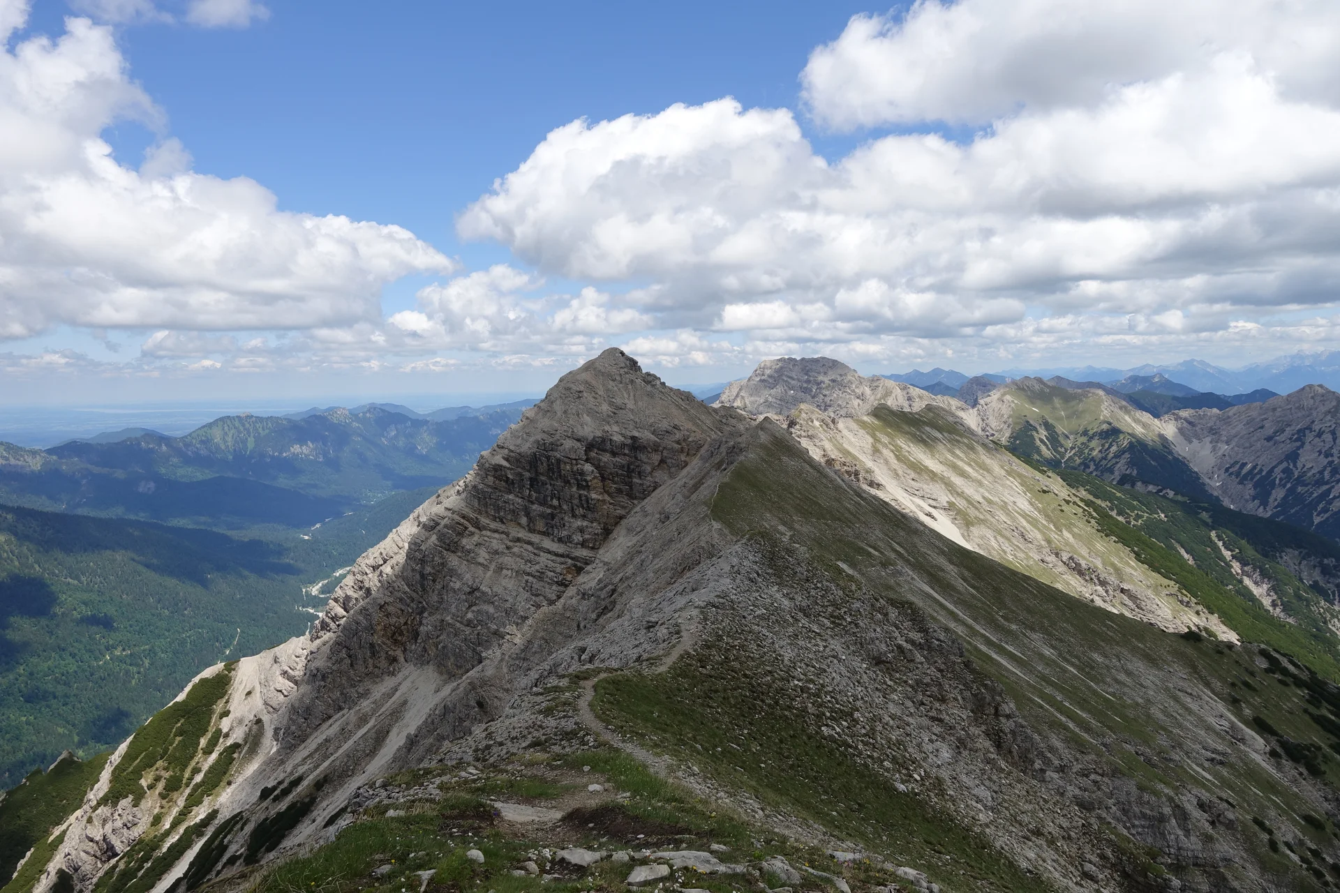 Im Hintergrund - Geierkopf Hauptgipfel | © DAV/Hans Durst