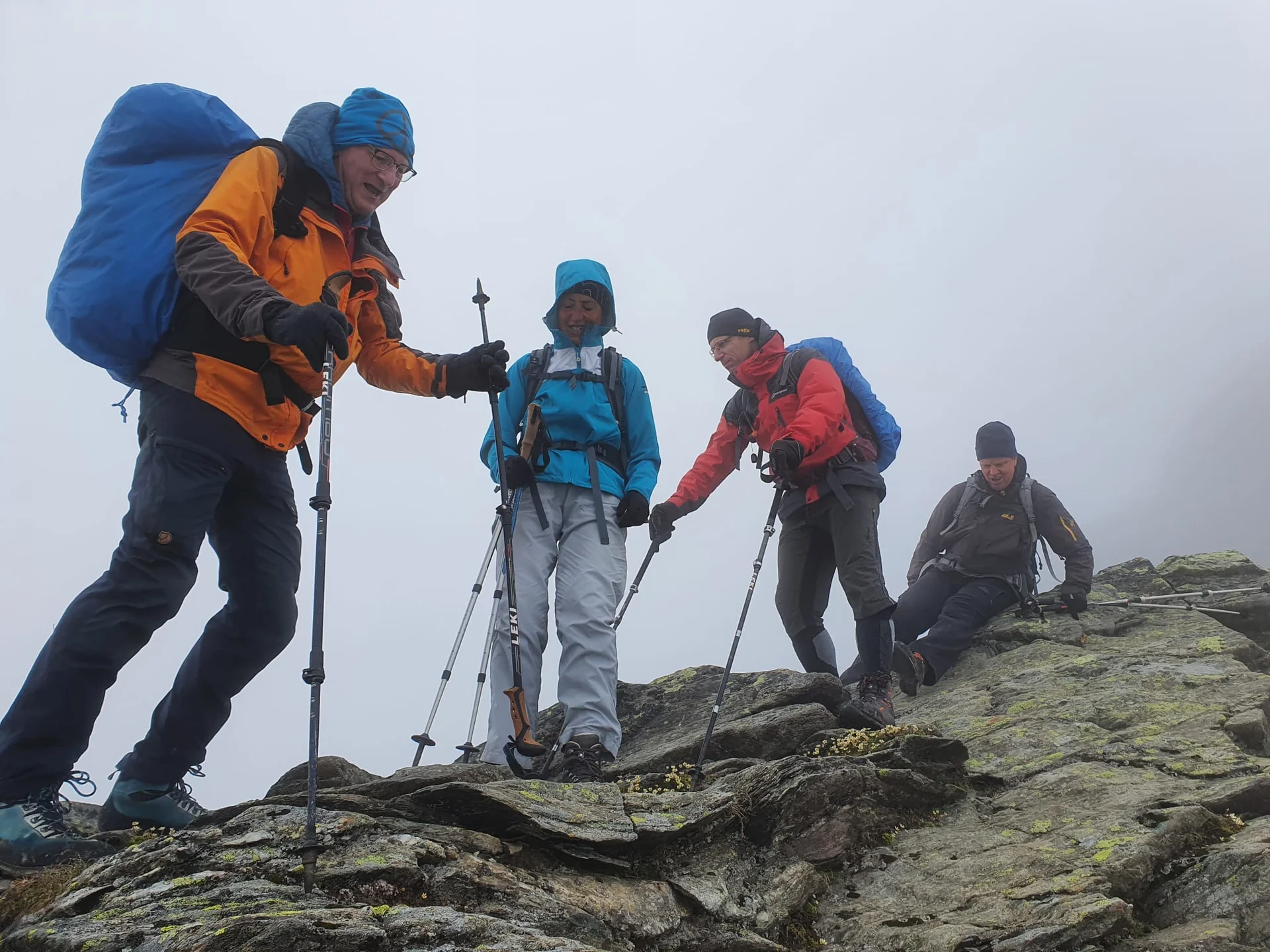 Zugig war's am Gipfel - deshalb schnell wieder runter | © Max Bollwein