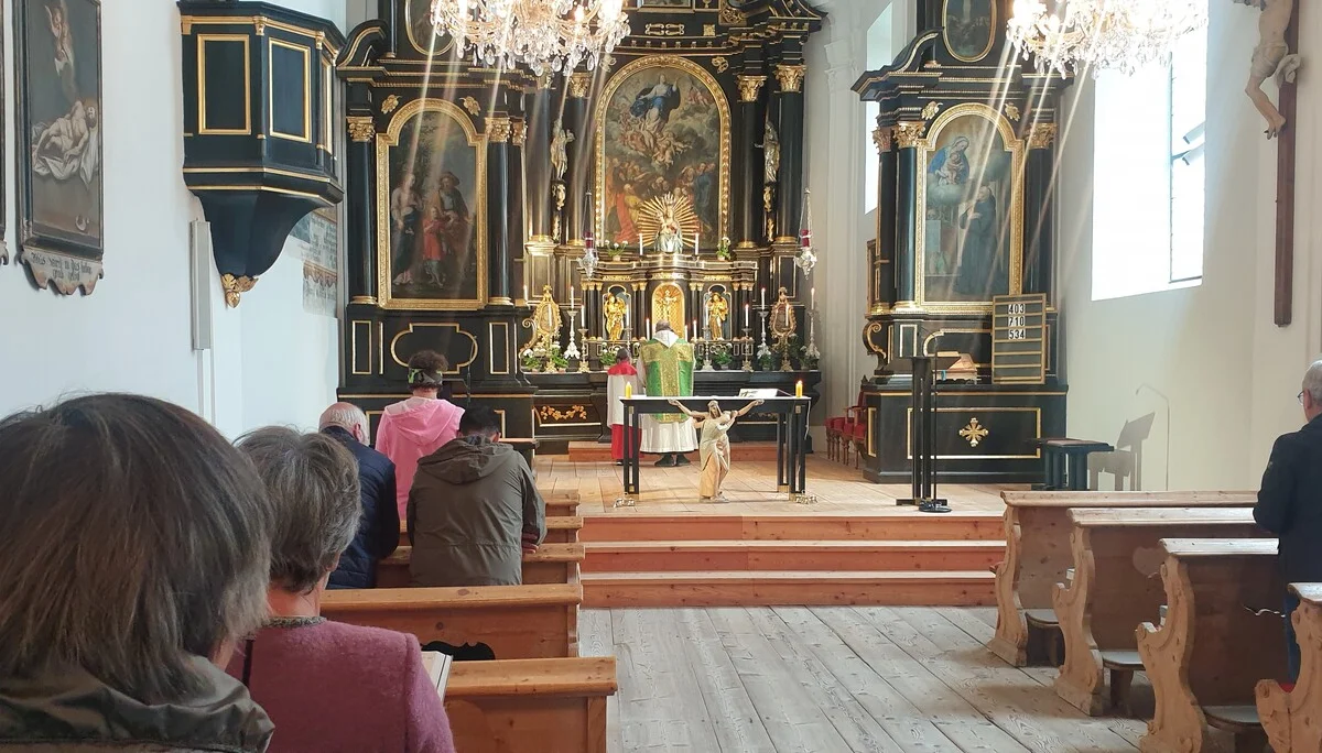 Gottesdienst in der Kirche Maria Waldrast | © DAV/Helga Obermüller