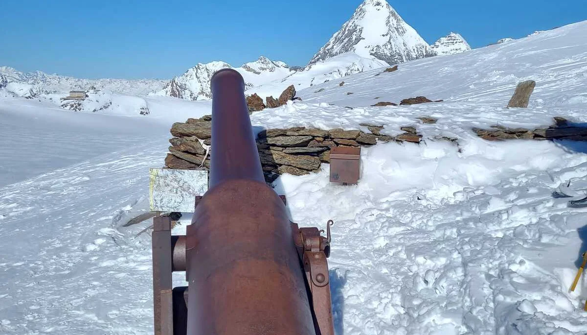 2. Tag - Drei alte Kanonen aus dem Ersten Weltkrieg | © DAV/Martin Weinmüller