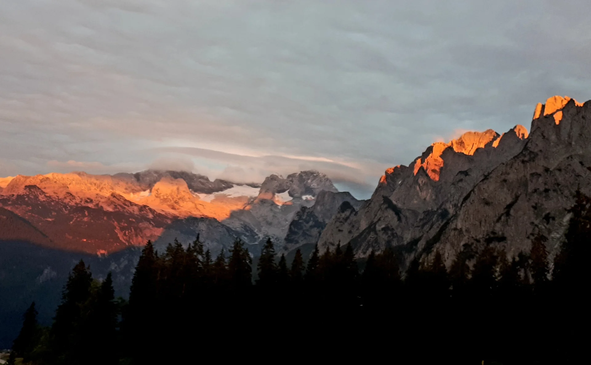 Sonnenaufgang an der Gablonzer Hütte | © DAV/Barbara Löffler