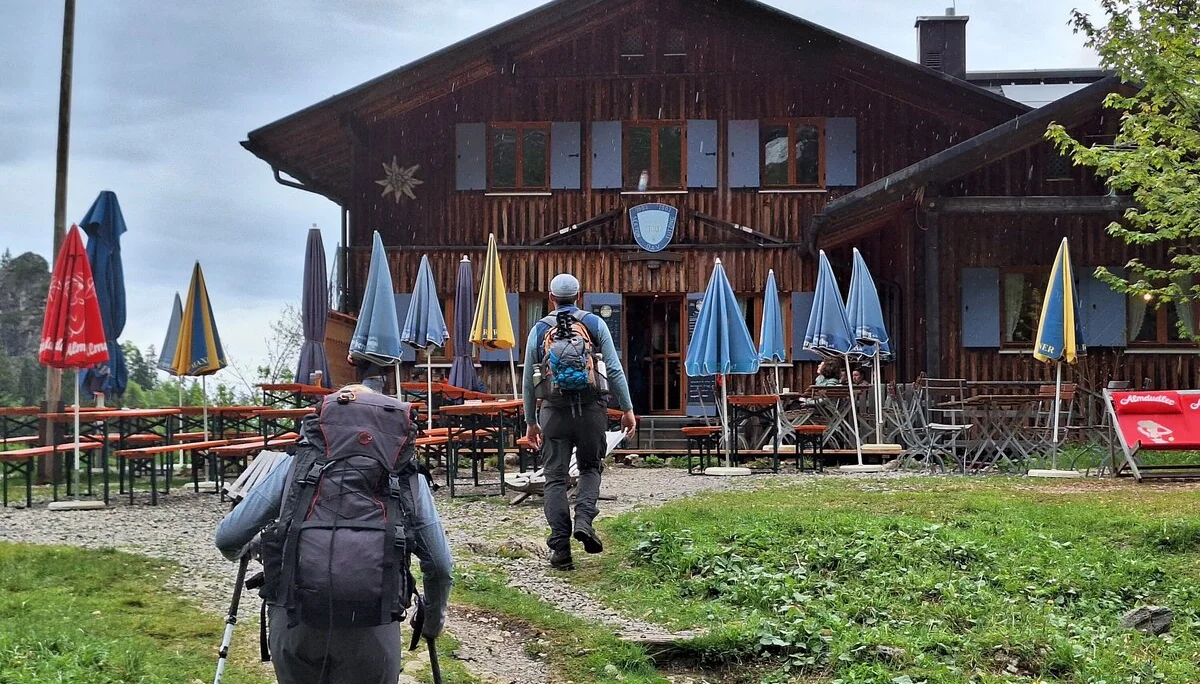 Am Ziel angekommen - Tutzinger Hütte | © DAV/Barbara Löffler