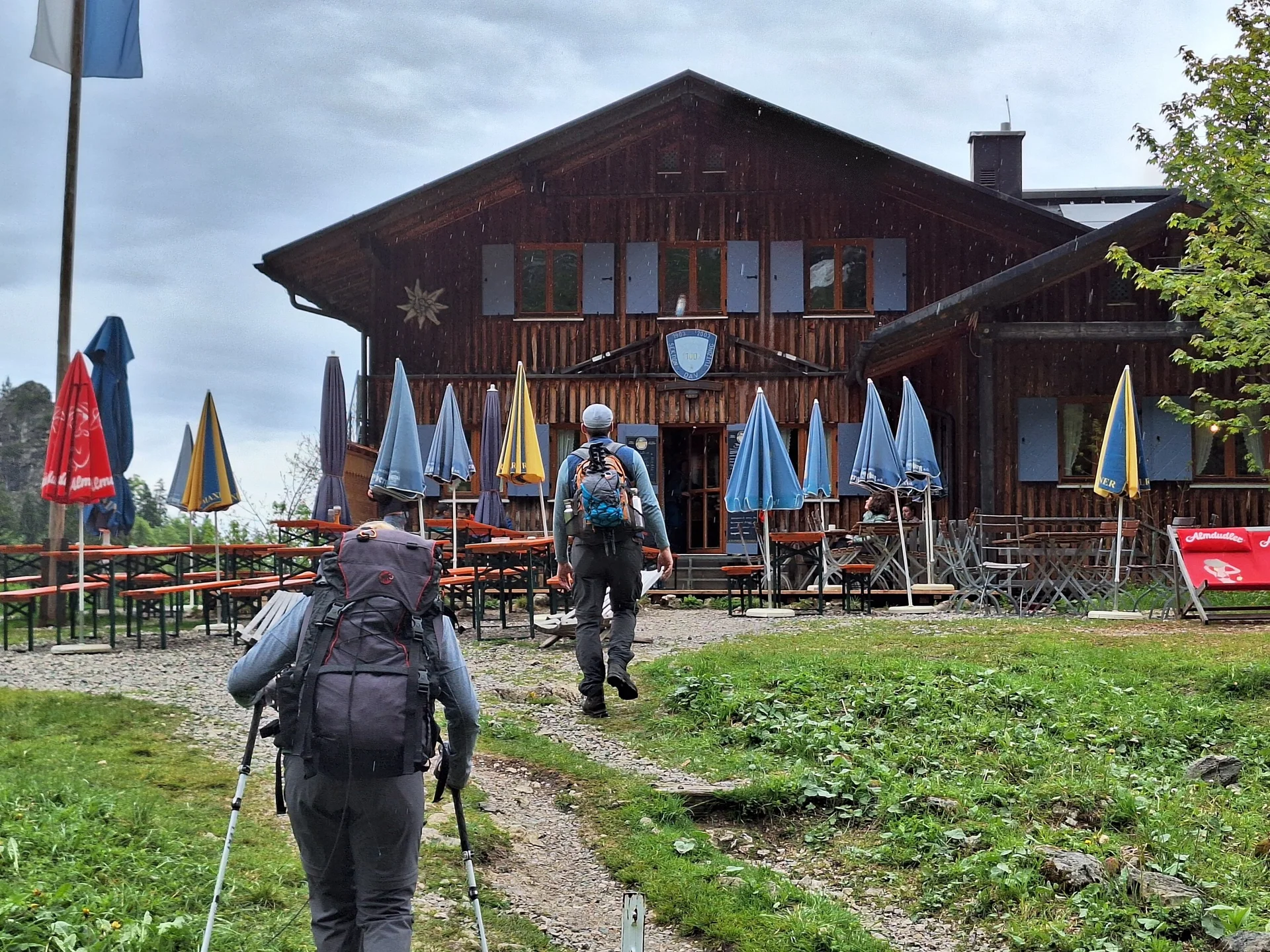 Am Ziel angekommen - Tutzinger Hütte | © DAV/Barbara Löffler
