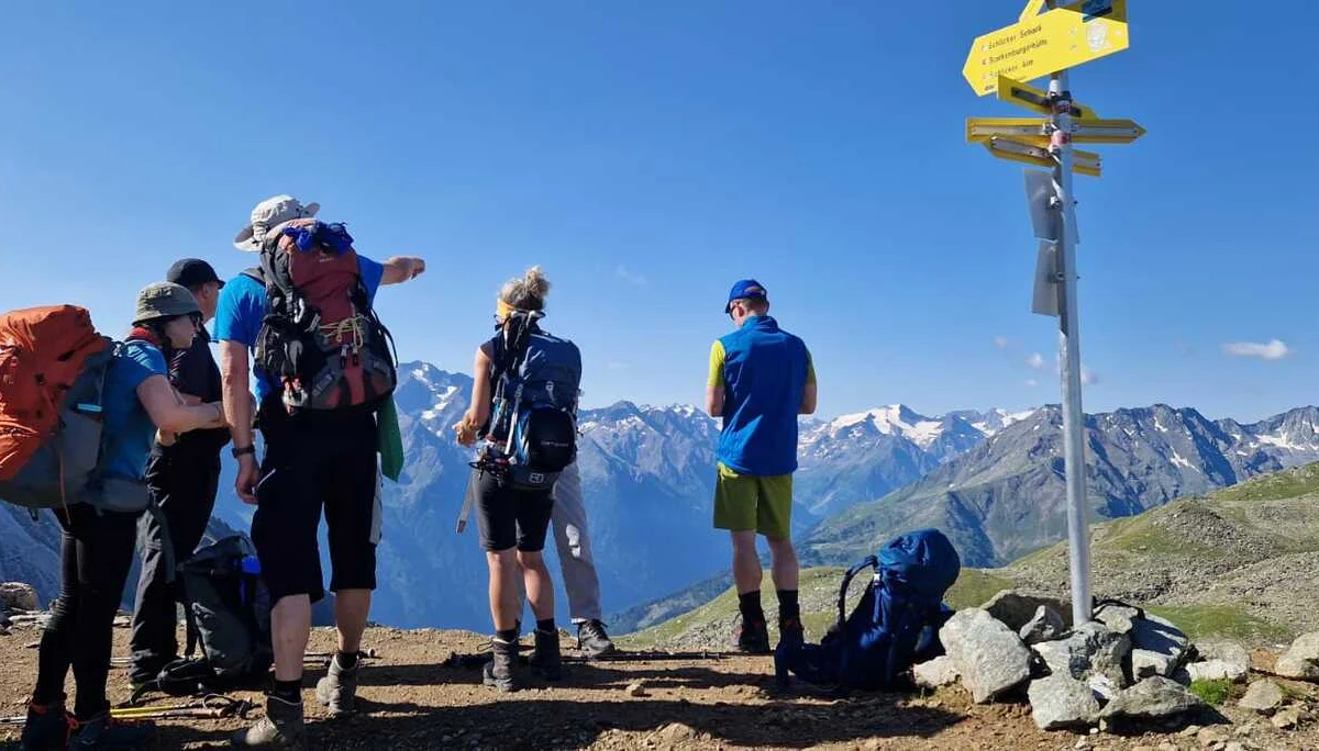 Vor dem Aufstieg zum Burgstall | © Haiko Pohl