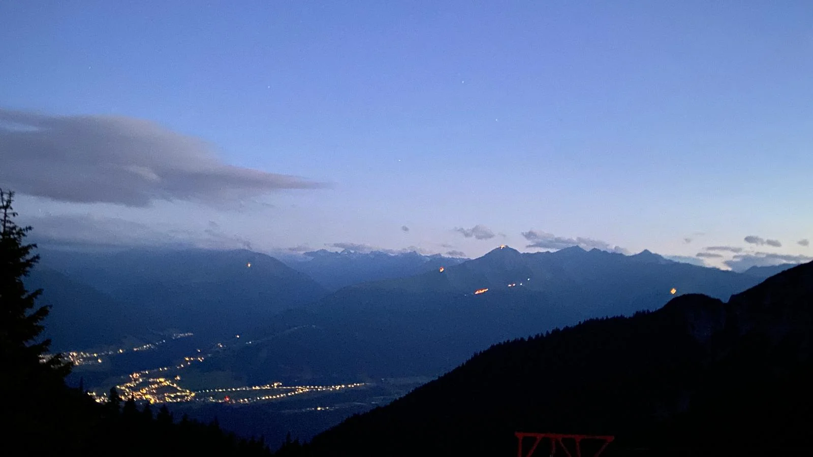 Johannesfeuer von der Solsteinhaus-Terrasse | © Sarah Lautenbacher