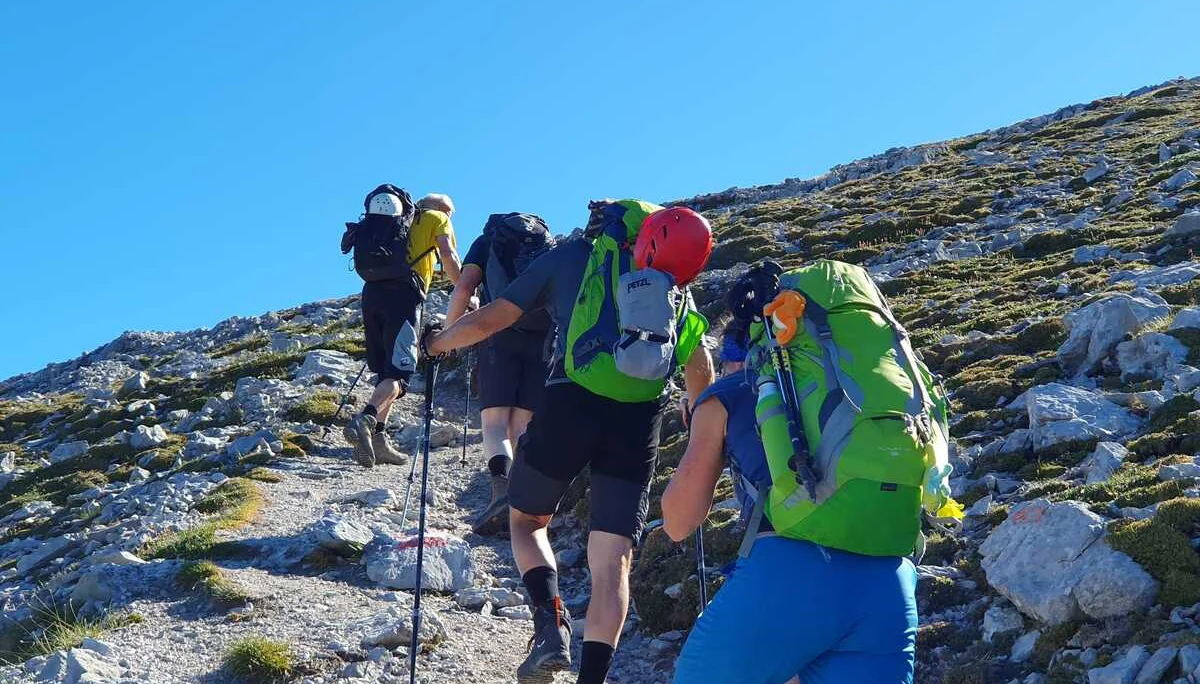 Einige Teilnehmer im Aufstieg zum Großen Solstein | © Max Bollwein
