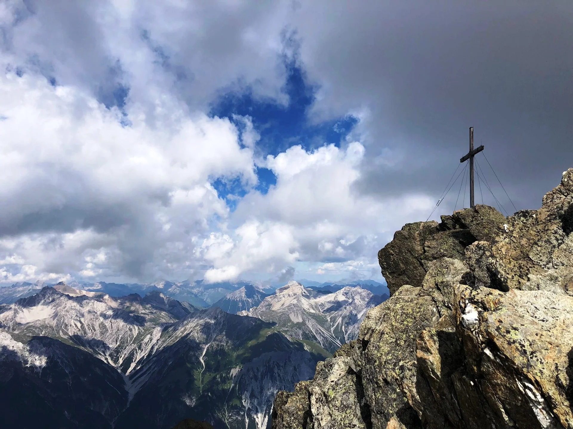 Gipfelkreuz Hoher Riffler (3162 m) | © Susanne Sagner