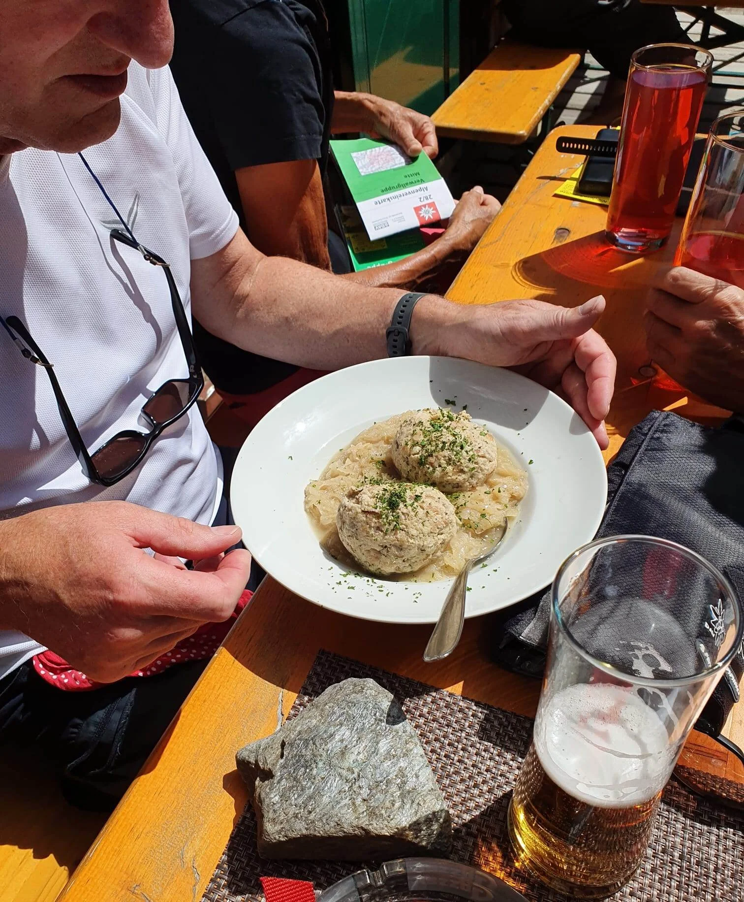 Pause an der Niederelbehütte | © Max Bollwein
