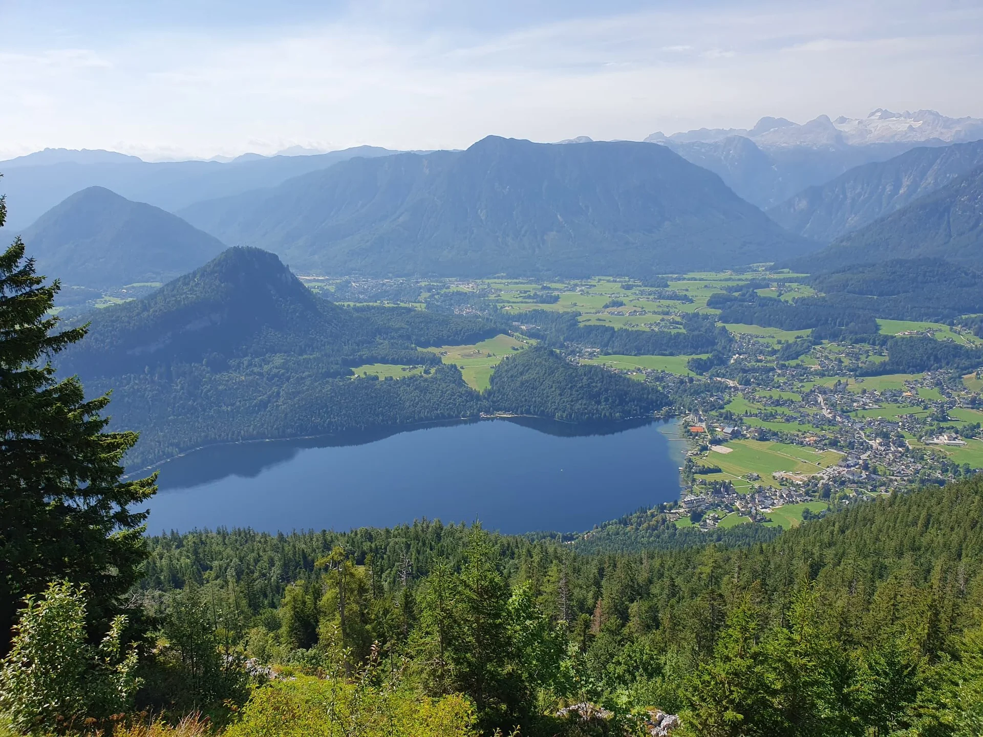 Blick von oben auf den Gundlsee | © Max Bollwein