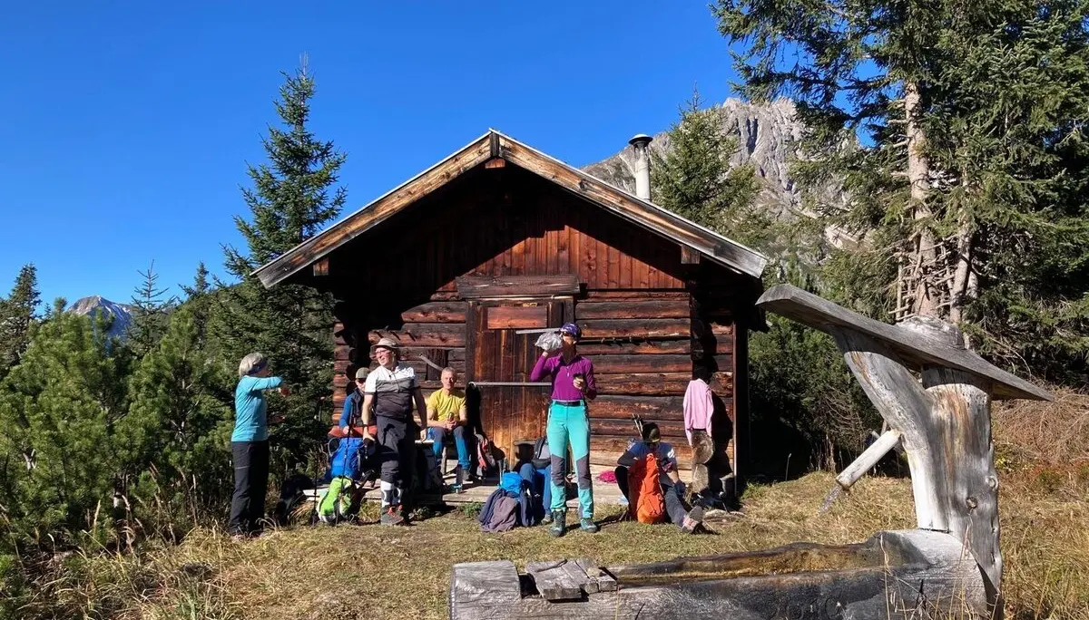 Pause beim Aufstieg zum Gipfel | © DAV/Angelika Schnabel