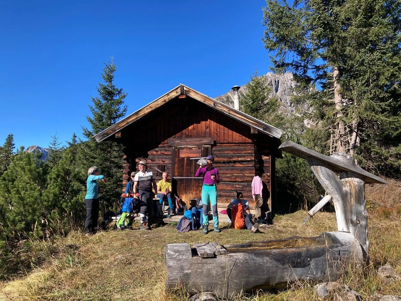 Pause beim Aufstieg zum Gipfel | © DAV/Angelika Schnabel