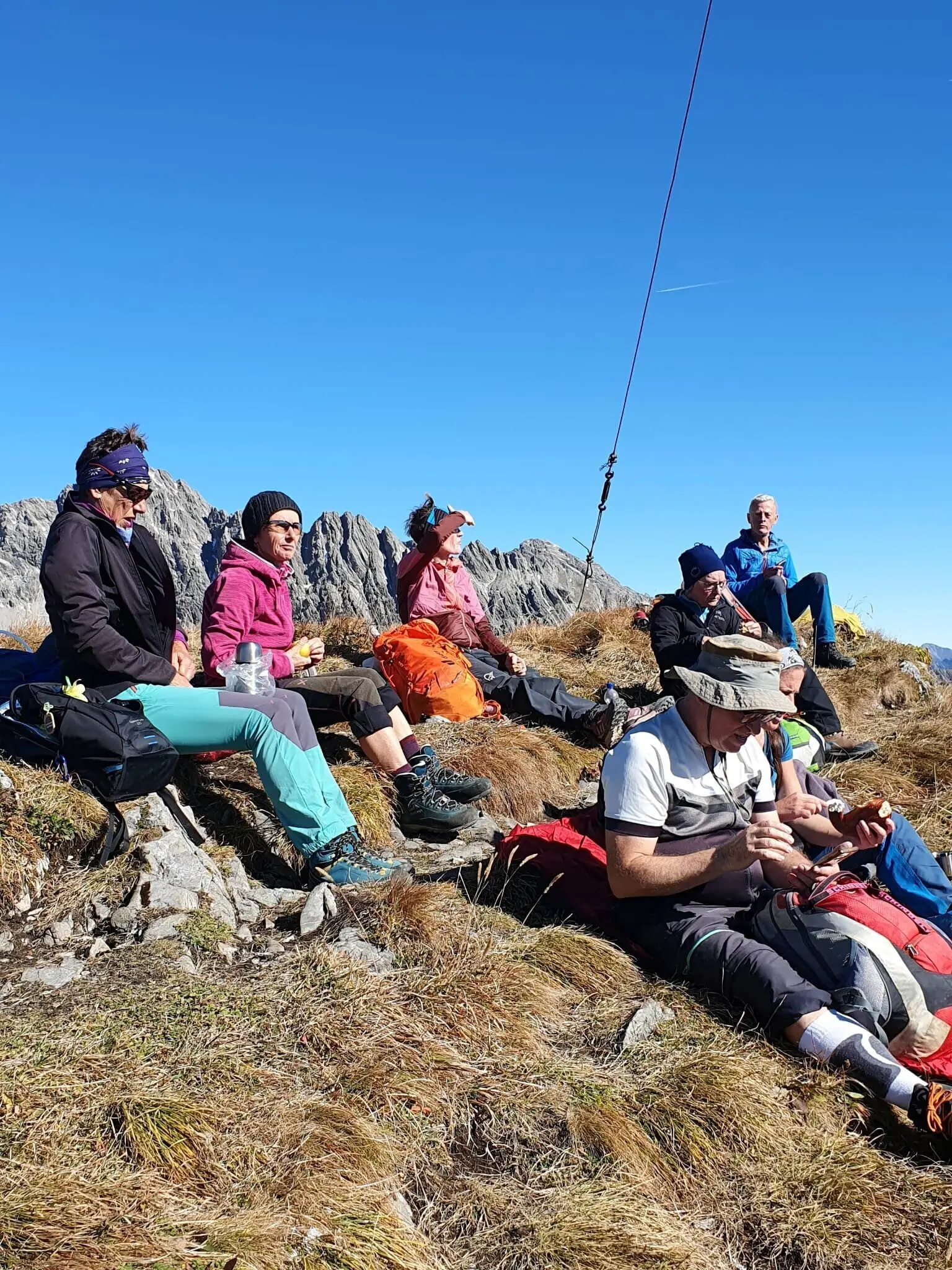 Gipfelbrotzeit bei schönster Fernsicht | © Thorsten Blößer
