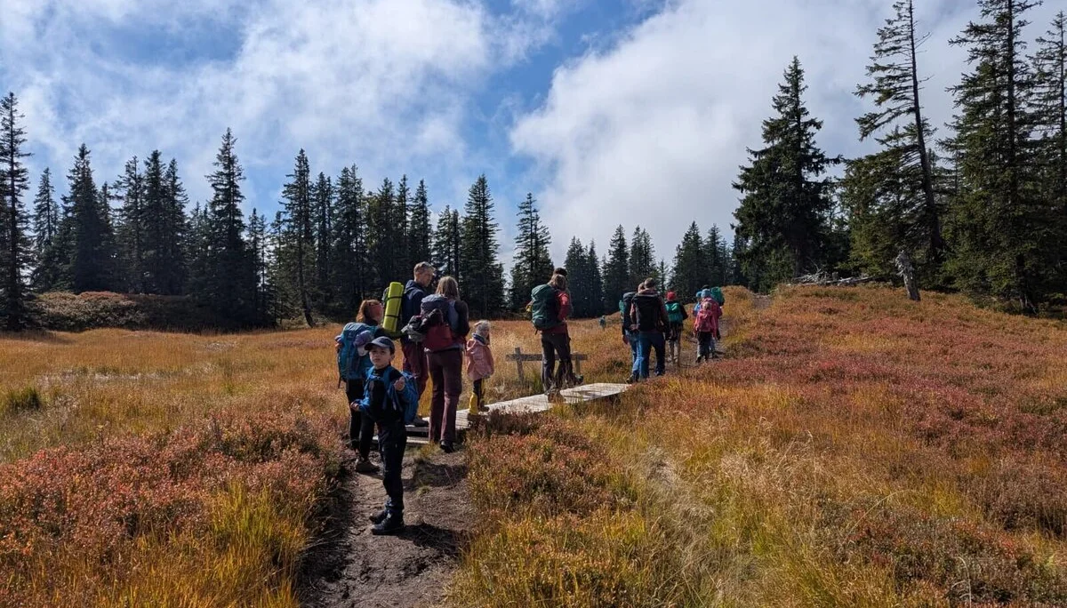 Auf dem Weg durchs Hochmoor | © Michael Puppe