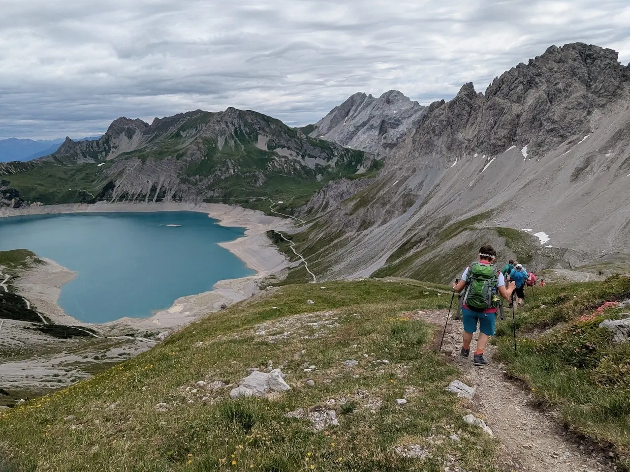 Wanderwoche in Bludenz - Blick von oben auf den Lünersee | © DAV/Beate Schak
