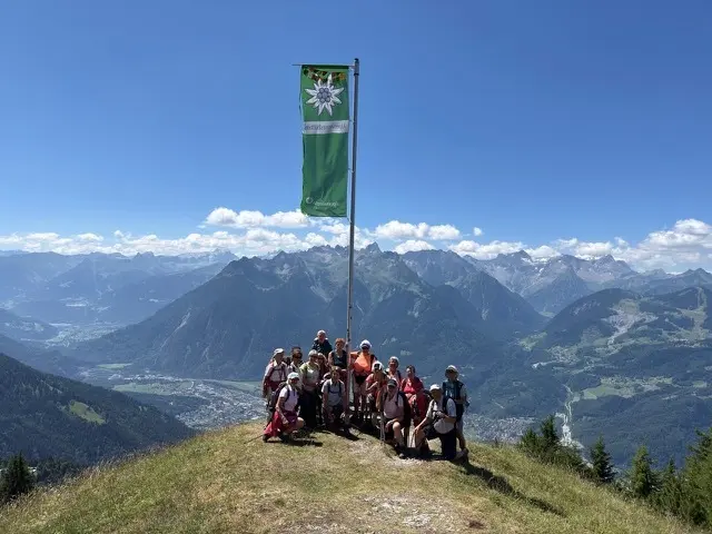 Wanderwoche in Bludenz - Gruppe 2 an der Hütte | © DAV/Beate Schak