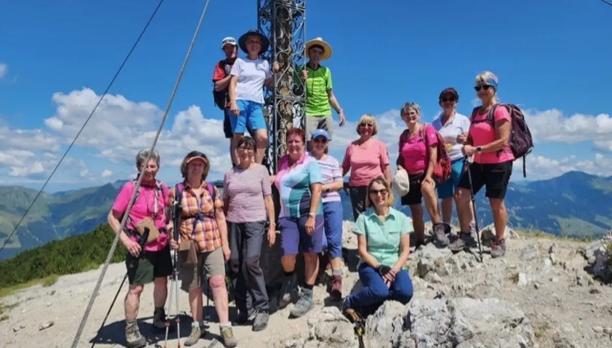 Wanderwoche in Bludenz - Gruppenbild am Gipfel | © DAV/Beate Schak