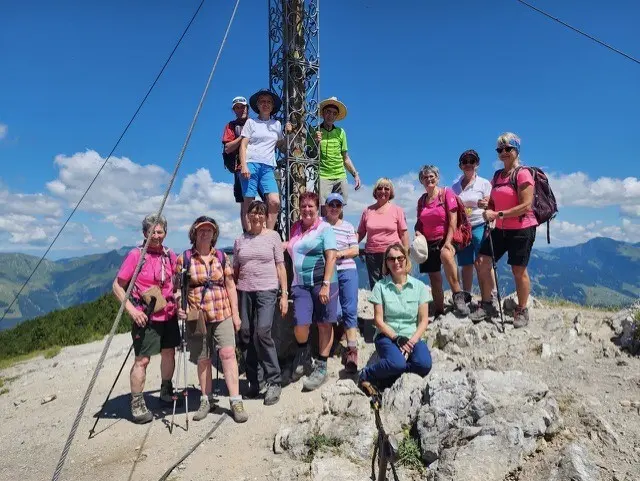 Wanderwoche in Bludenz - Gruppenbild am Gipfel | © DAV/Beate Schak