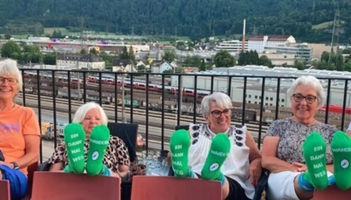Wanderwoche in Bludenz - Spaß auf der Terrasse des Hotels am letzten Abend | © DAV/Beate Schak