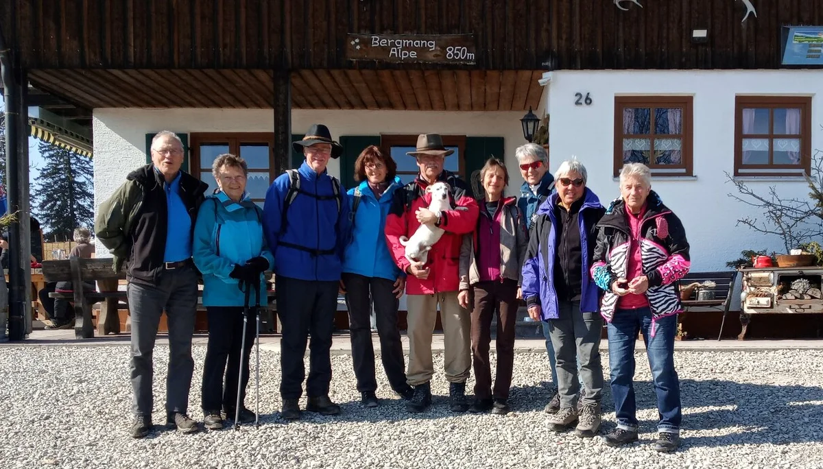 Gruppe vor der Bergmang Alpe | © DAV/Siegfried Stanzel