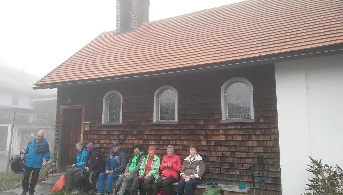 Mittagspause an der Kapelle in Rieggis | © Herbert Ginter