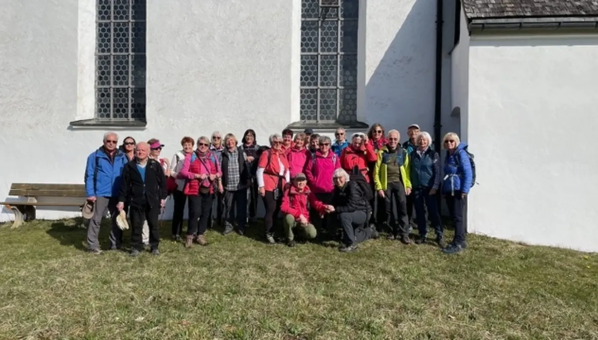 Wandeerung Oberammergau - Gruppe 2 vor der Hl.-Blut-Kapelle | © Beate Schak