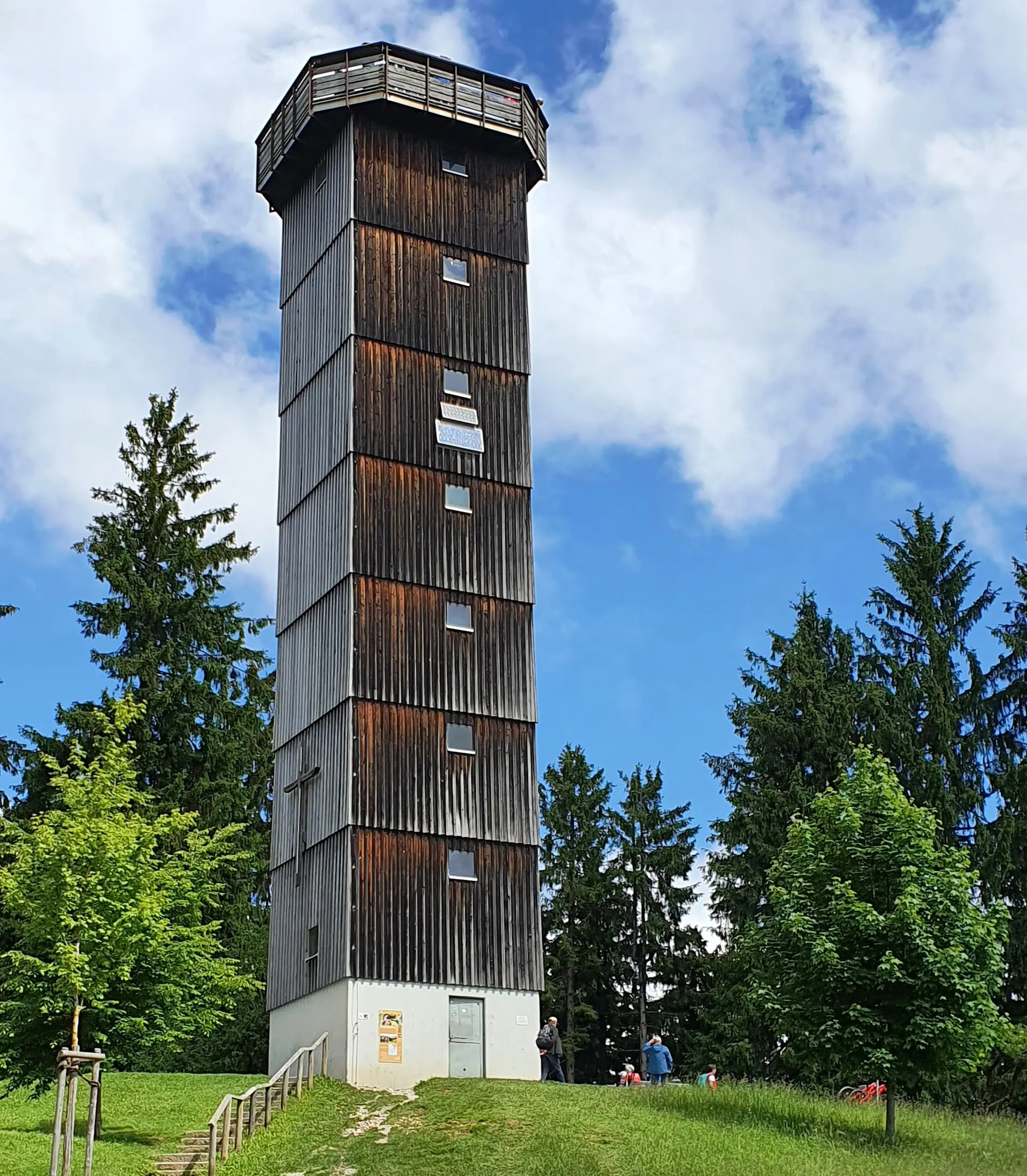 Der 28,5 m hohe Turm | © DAV/Werner Létang