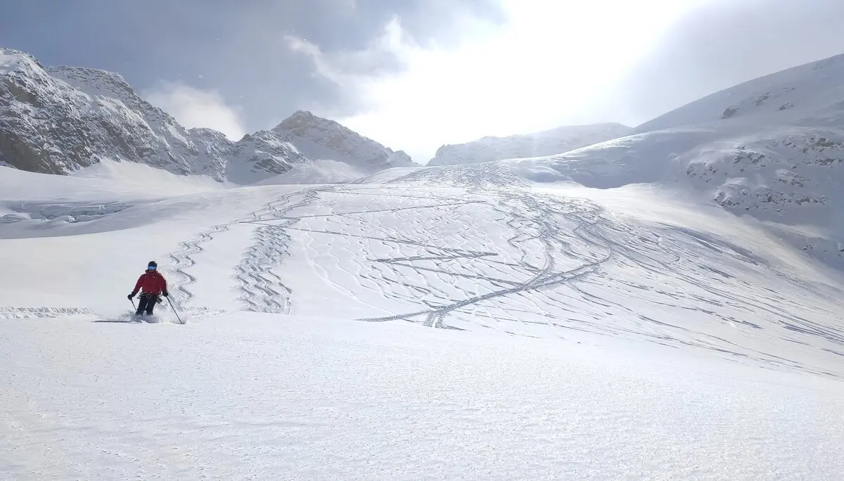 Zwei Spuren im Schnee | © DAV/Marvin Hausmann