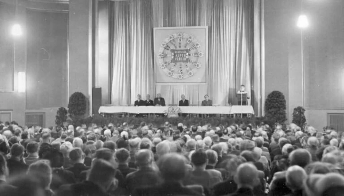 Hauptversammlung in Würzburg im Jahr 1950 anlässlich der Wiedergründung eines gemeinsamen Dachverbandes | © DAV / Archiv